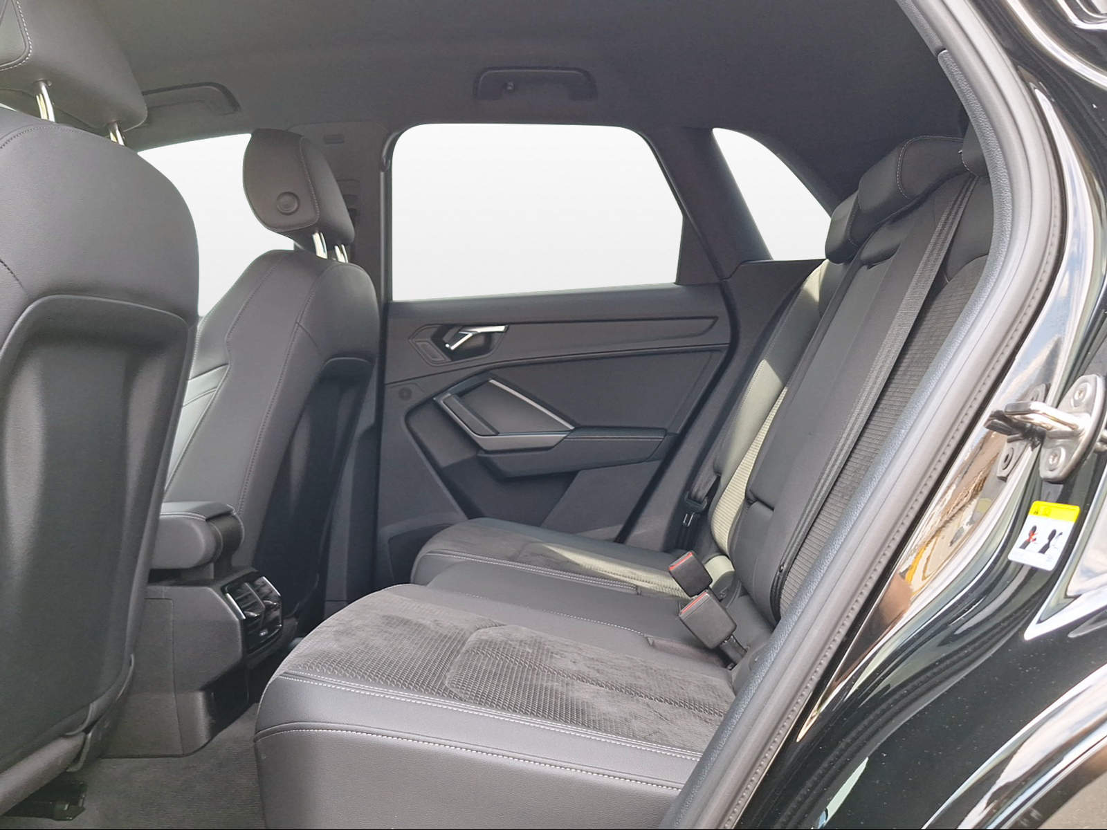 AUDI Q3 35 TFSI S line S-tronic-image-10