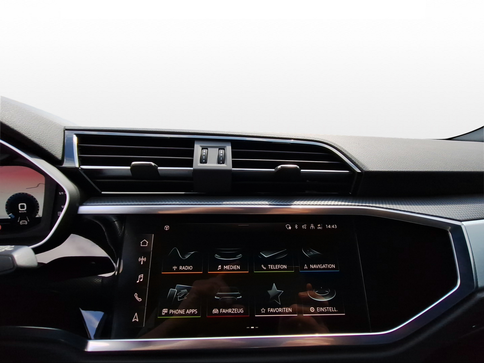 AUDI Q3 35 TFSI S line S-tronic-image-8