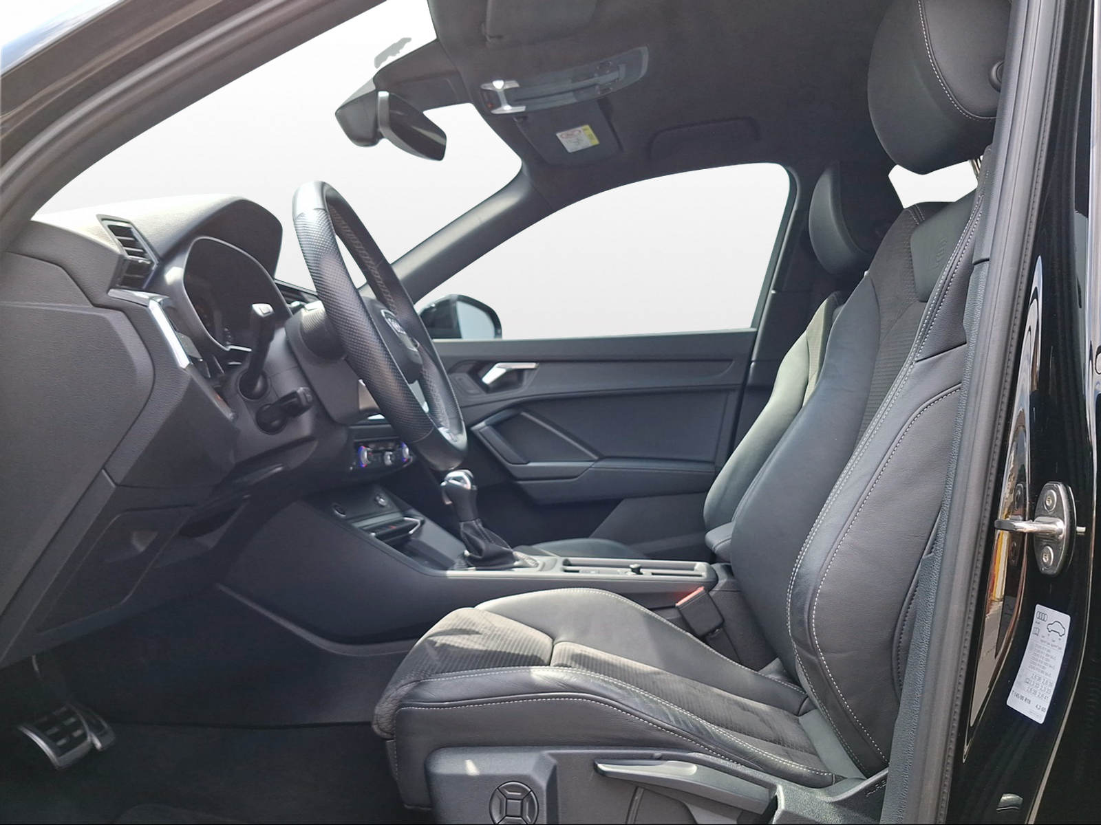 AUDI Q3 35 TFSI S line S-tronic-image-6