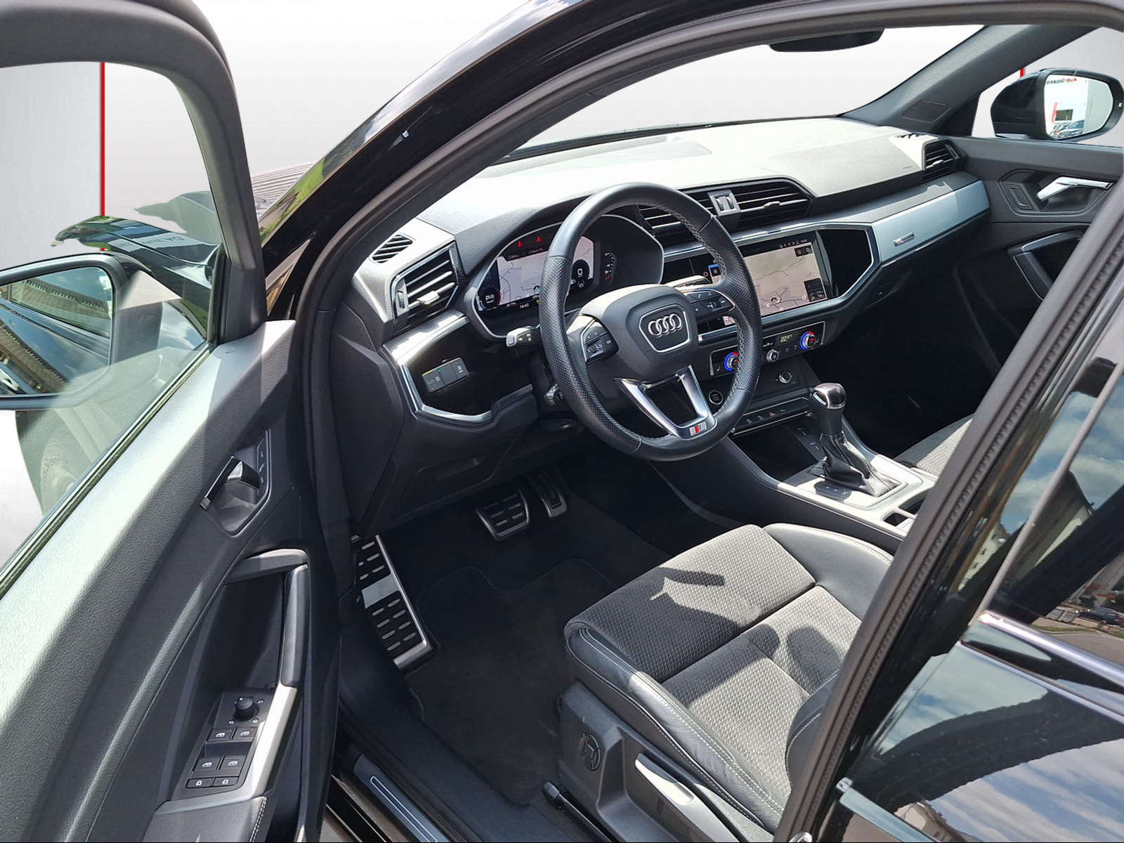 AUDI Q3 35 TFSI S line S-tronic-image-5