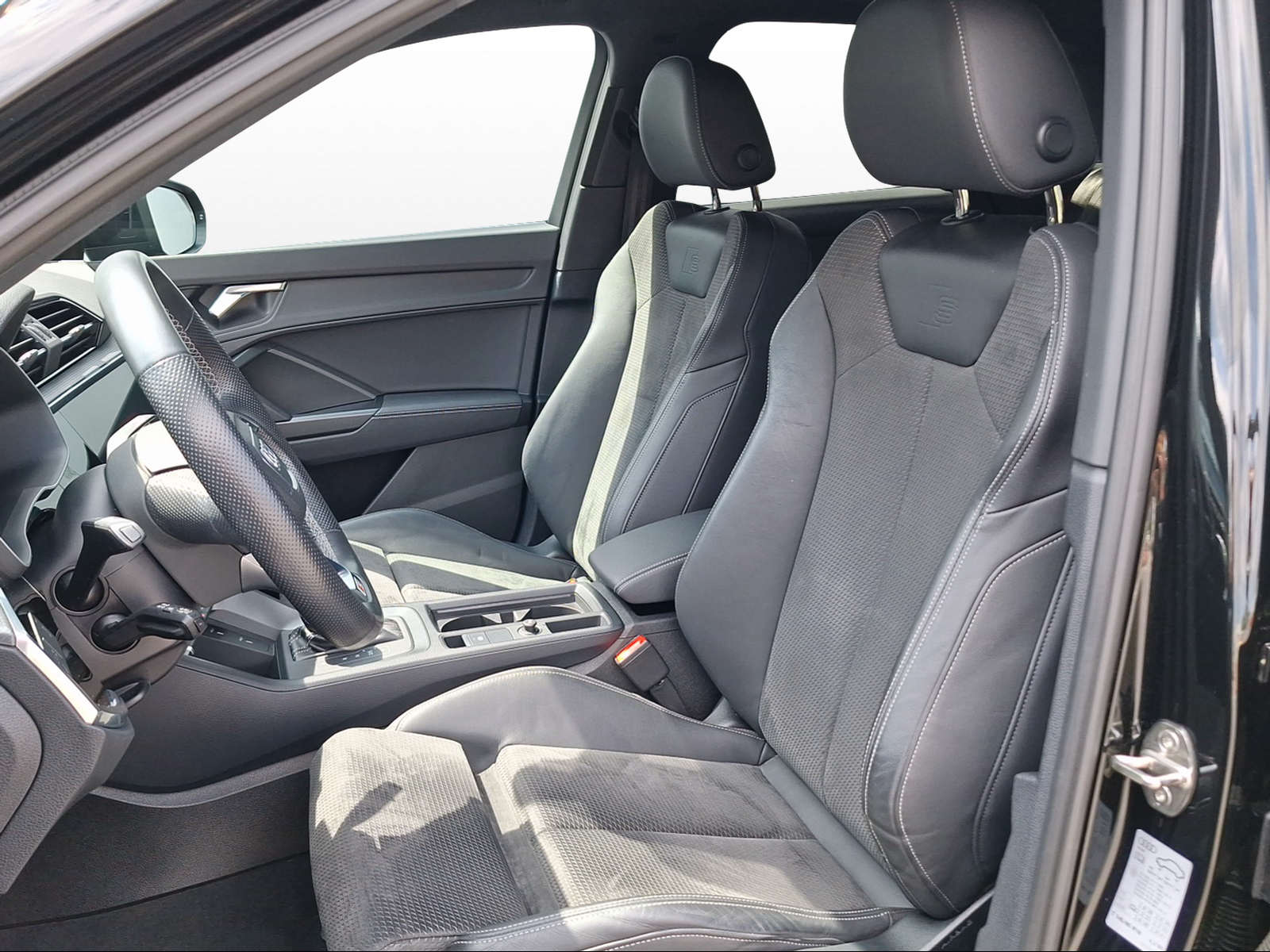 AUDI Q3 35 TFSI S line S-tronic-image-7