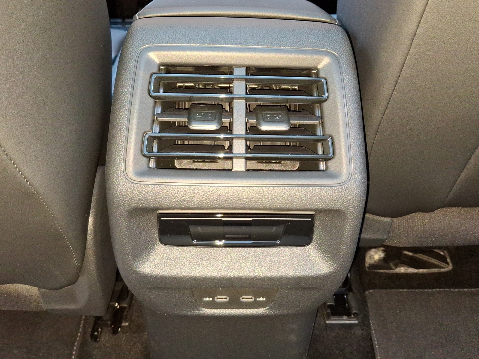 VW Tiguan 1.5 TSI evo2 eHybrid R-Line DSG-image-10
