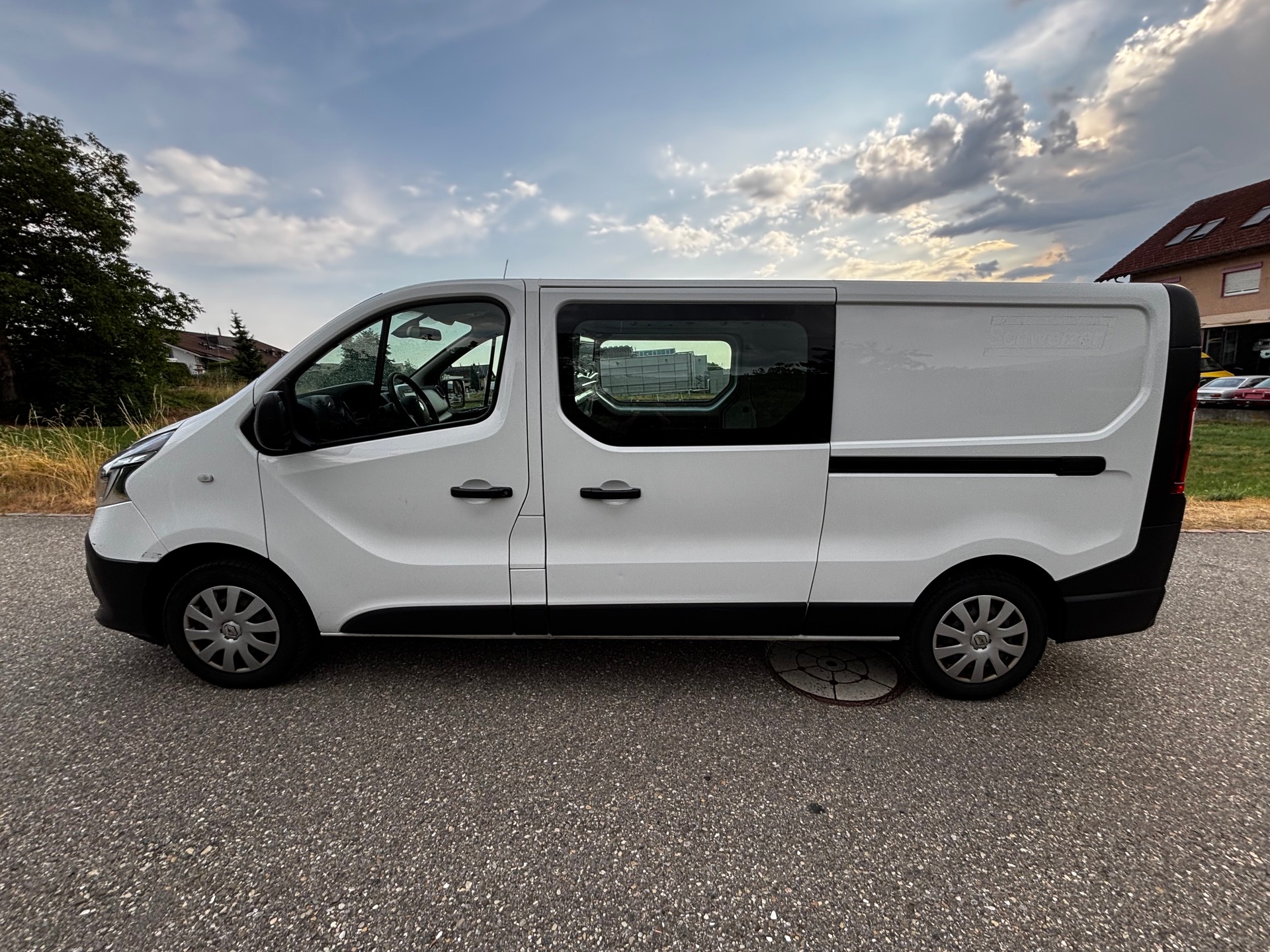 RENAULT Trafic 2.0 Energy dCi 120 3.0t Business L2H1-image-4
