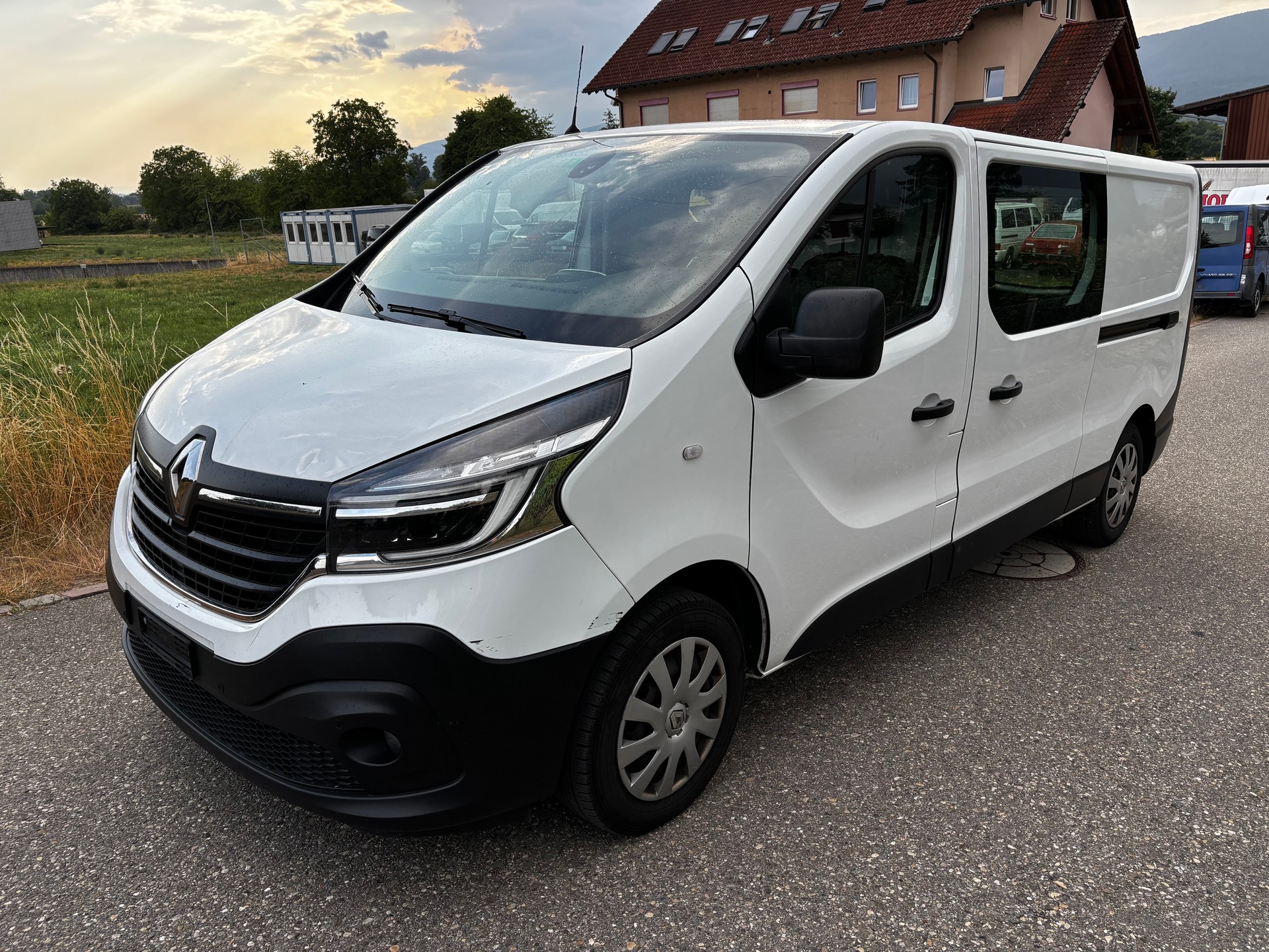RENAULT Trafic 2.0 Energy dCi 120 3.0t Business L2H1-image-1