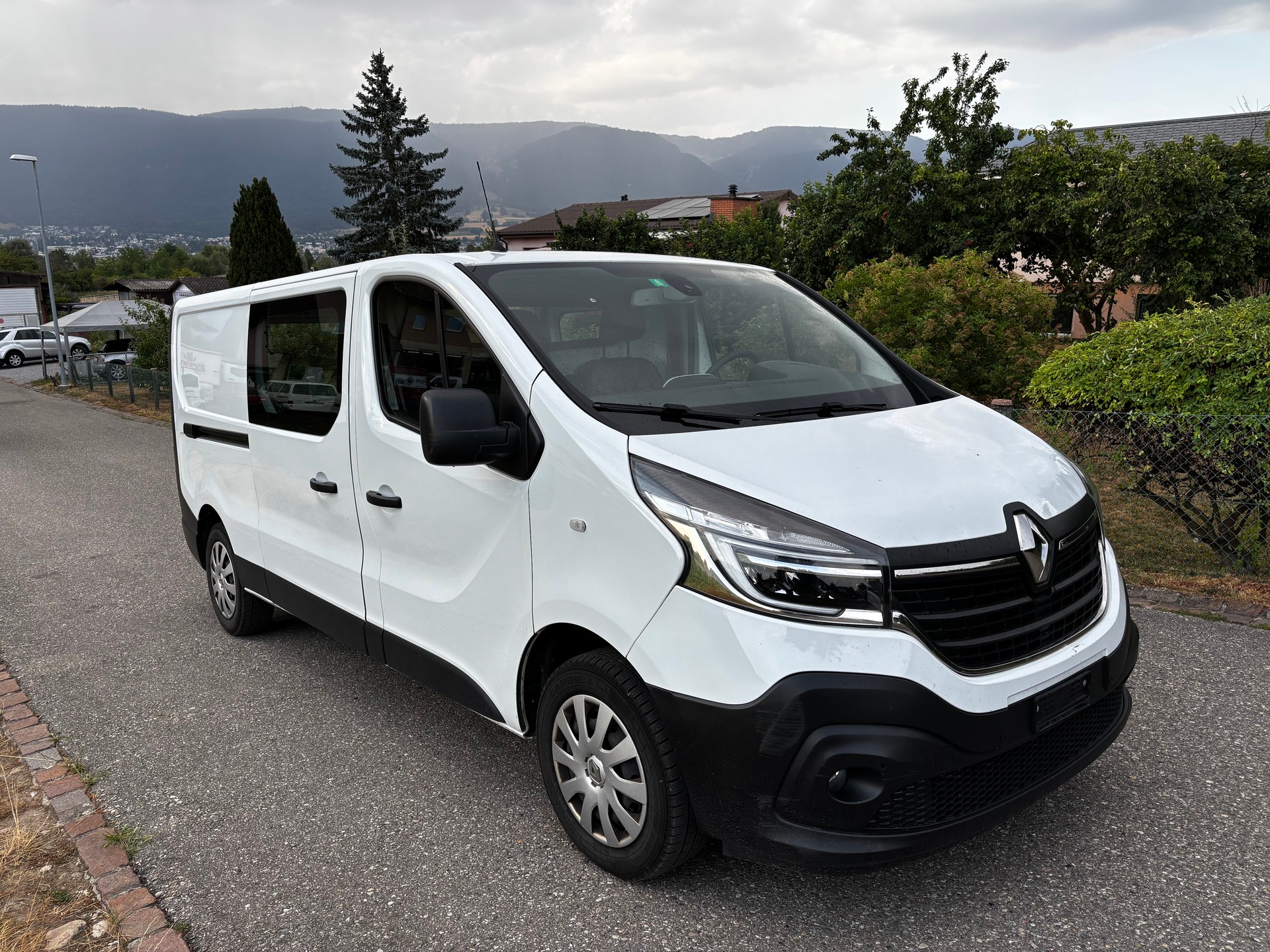 RENAULT Trafic 2.0 Energy dCi 120 3.0t Business L2H1-image-0