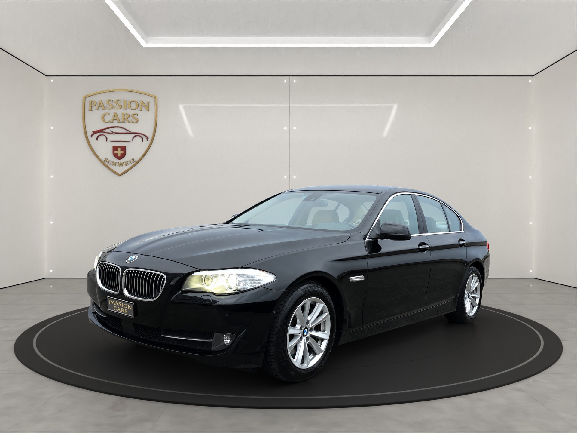BMW 530d xDrive Steptronic Aus erster Hand-image-0