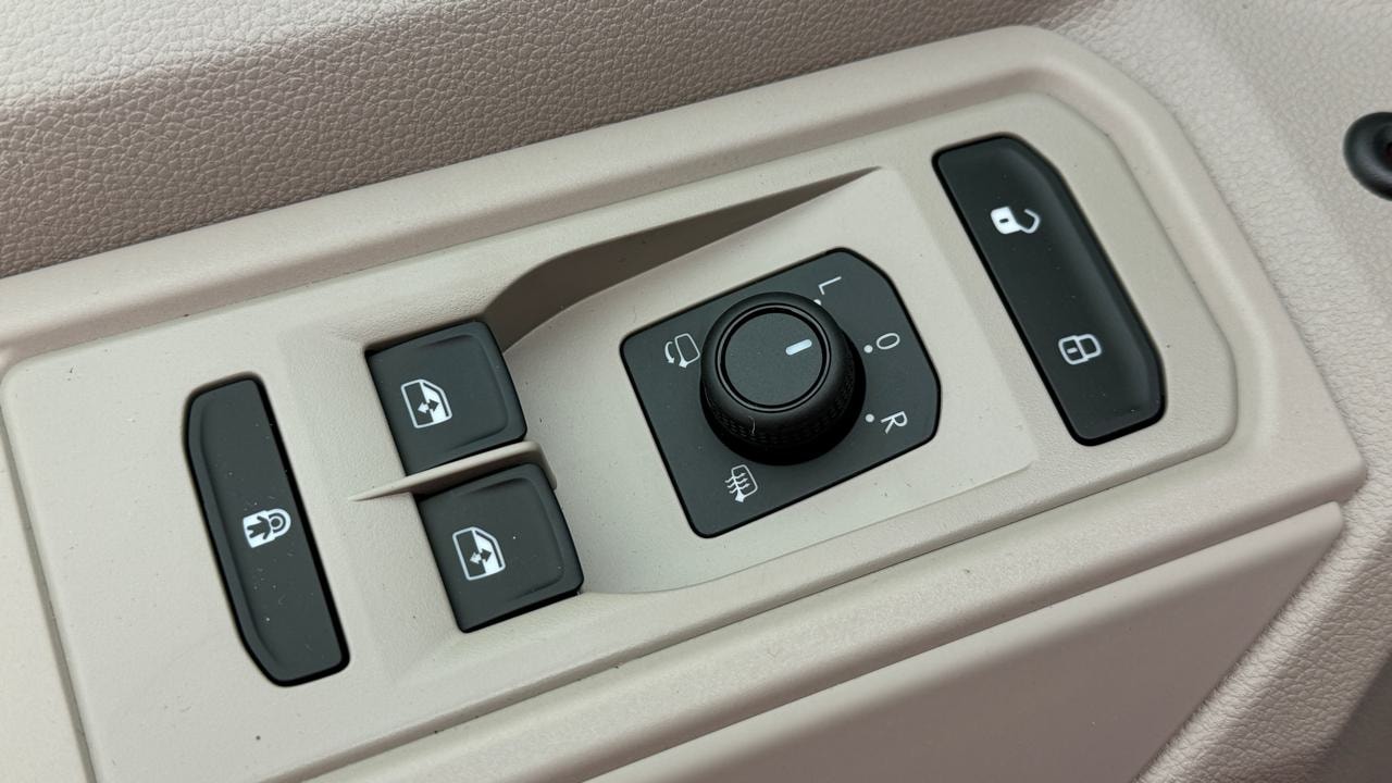 VW Multivan 1.5 eHybrid Life 4Motion DSG-image-8