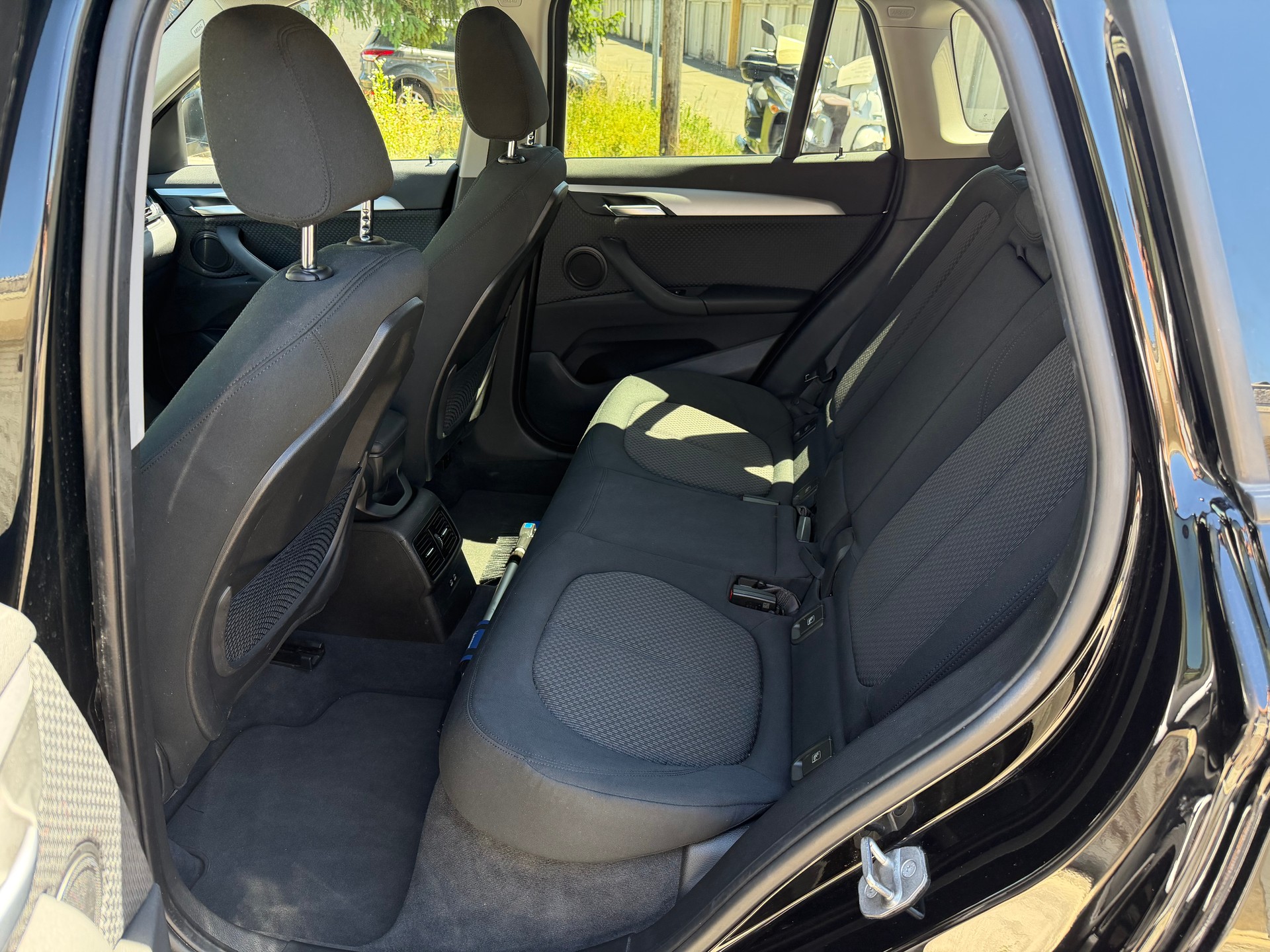 BMW 25e xDrive-image-5
