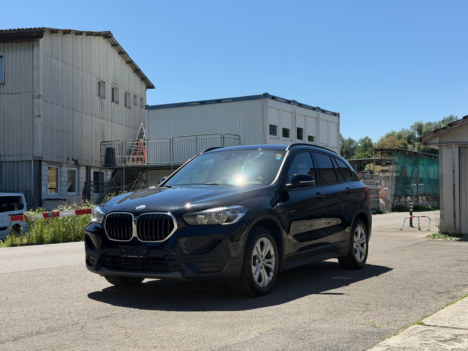 BMW 25e xDrive-image-0