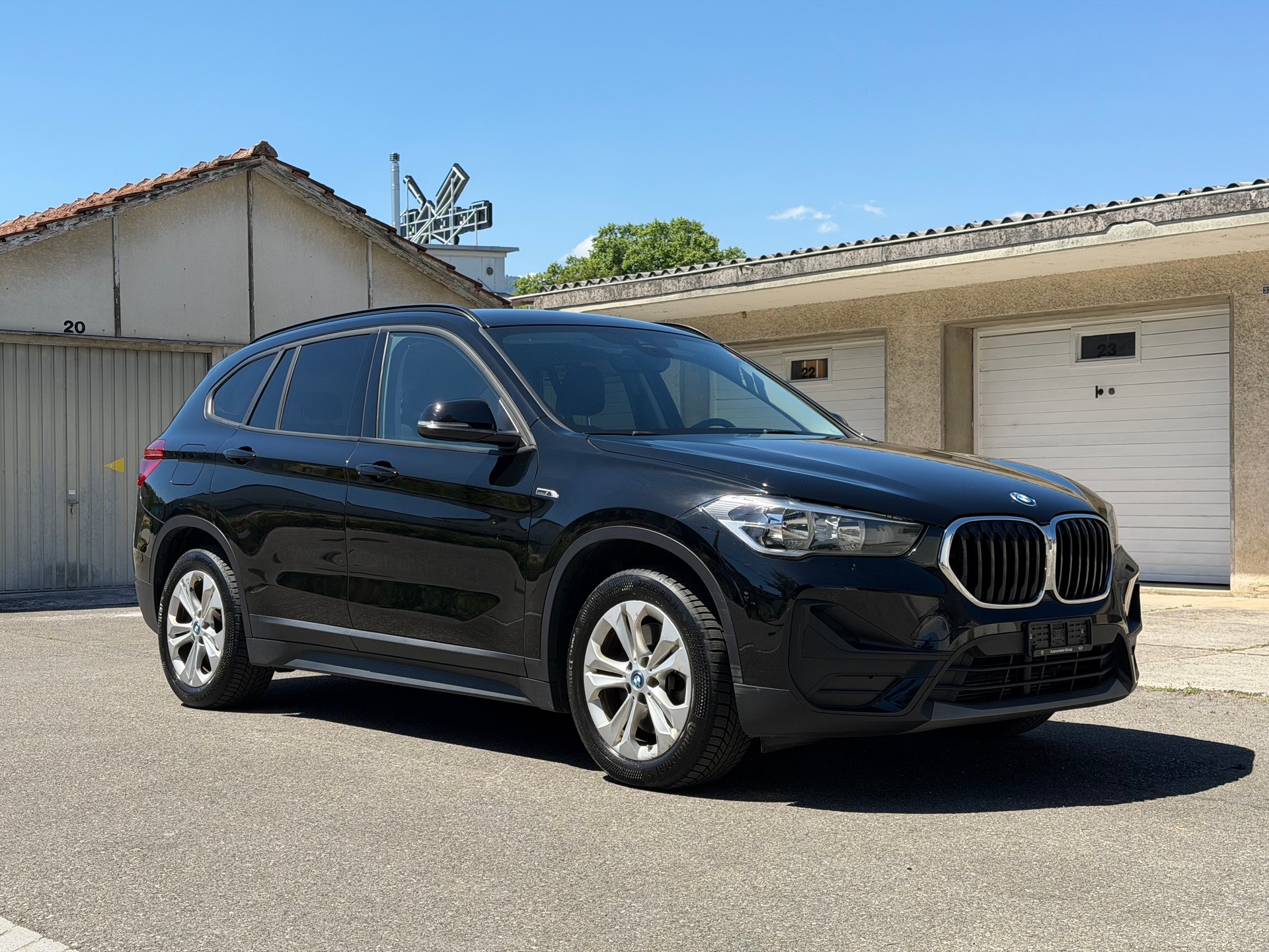 BMW 25e xDrive-image-1