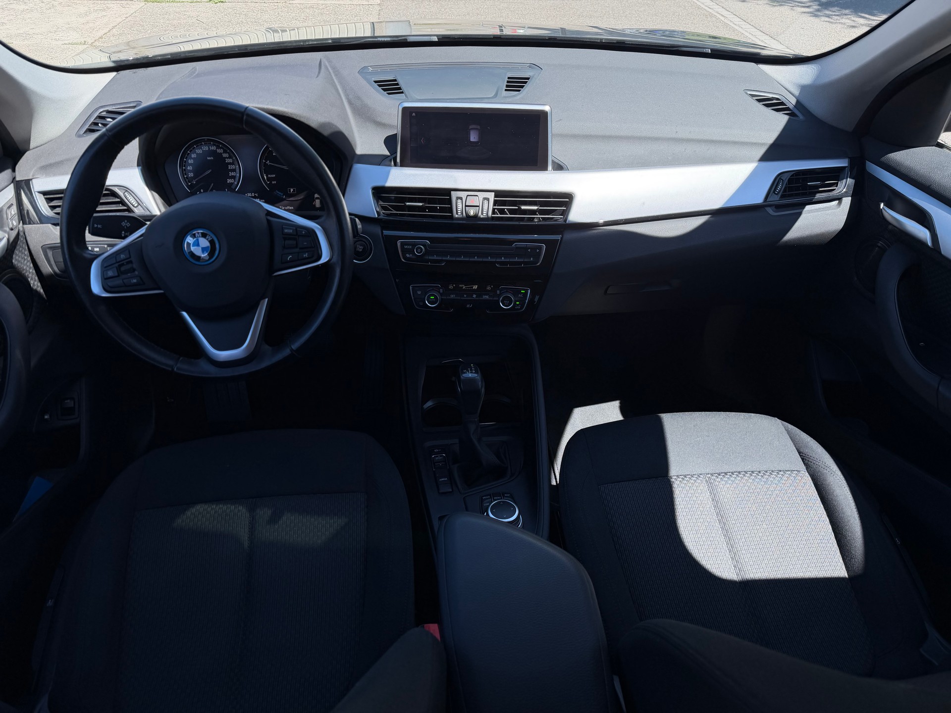 BMW 25e xDrive-image-4