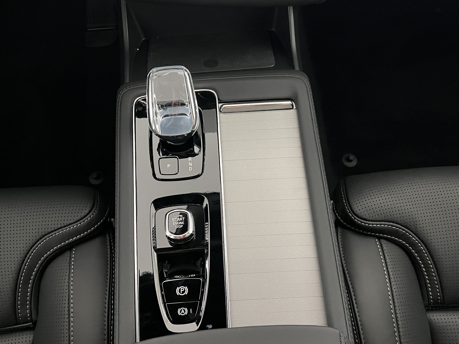 VOLVO XC90 2.0 T8 TE Black Edition eAWD-image-15