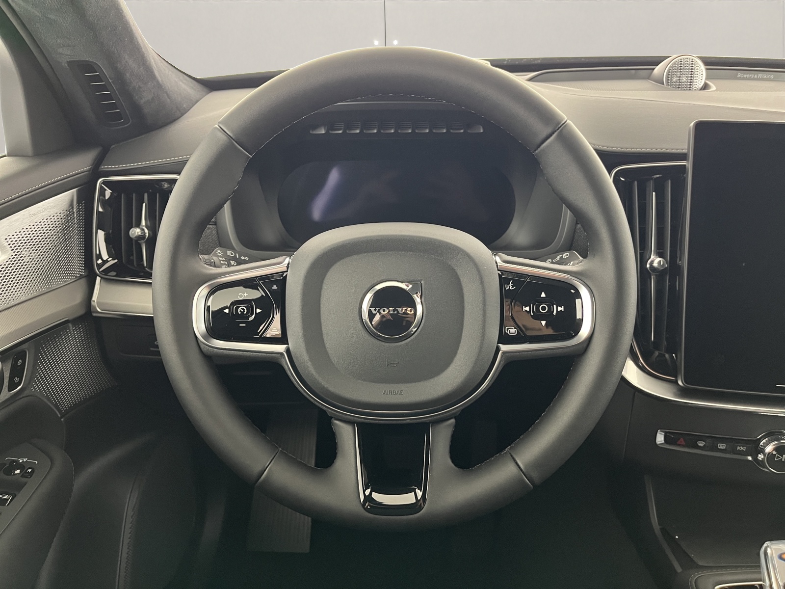 VOLVO XC90 2.0 T8 TE Black Edition eAWD-image-7