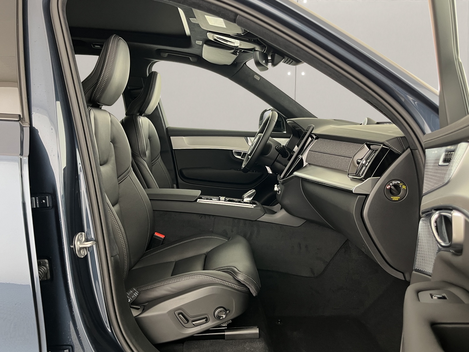 VOLVO XC90 2.0 T8 TE Black Edition eAWD-image-9