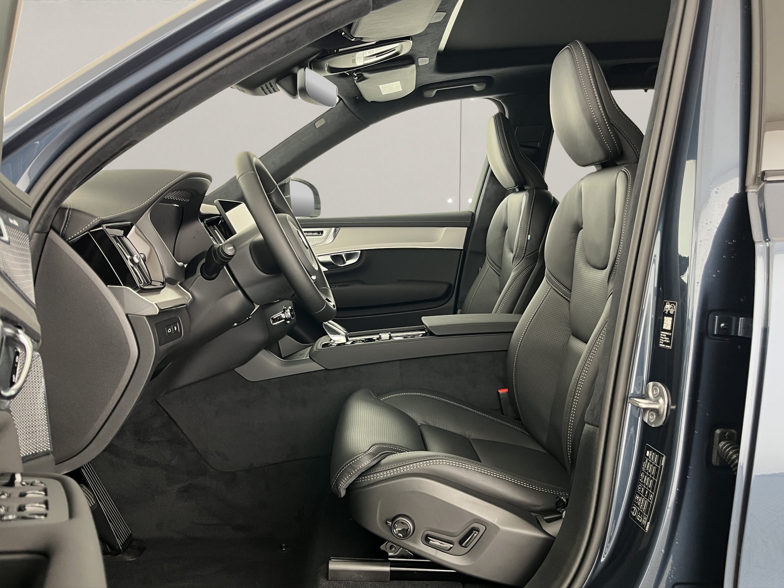 VOLVO XC90 2.0 T8 TE Black Edition eAWD-image-11