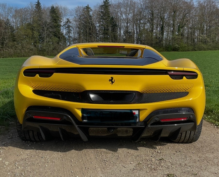 FERRARI GTS-image-2