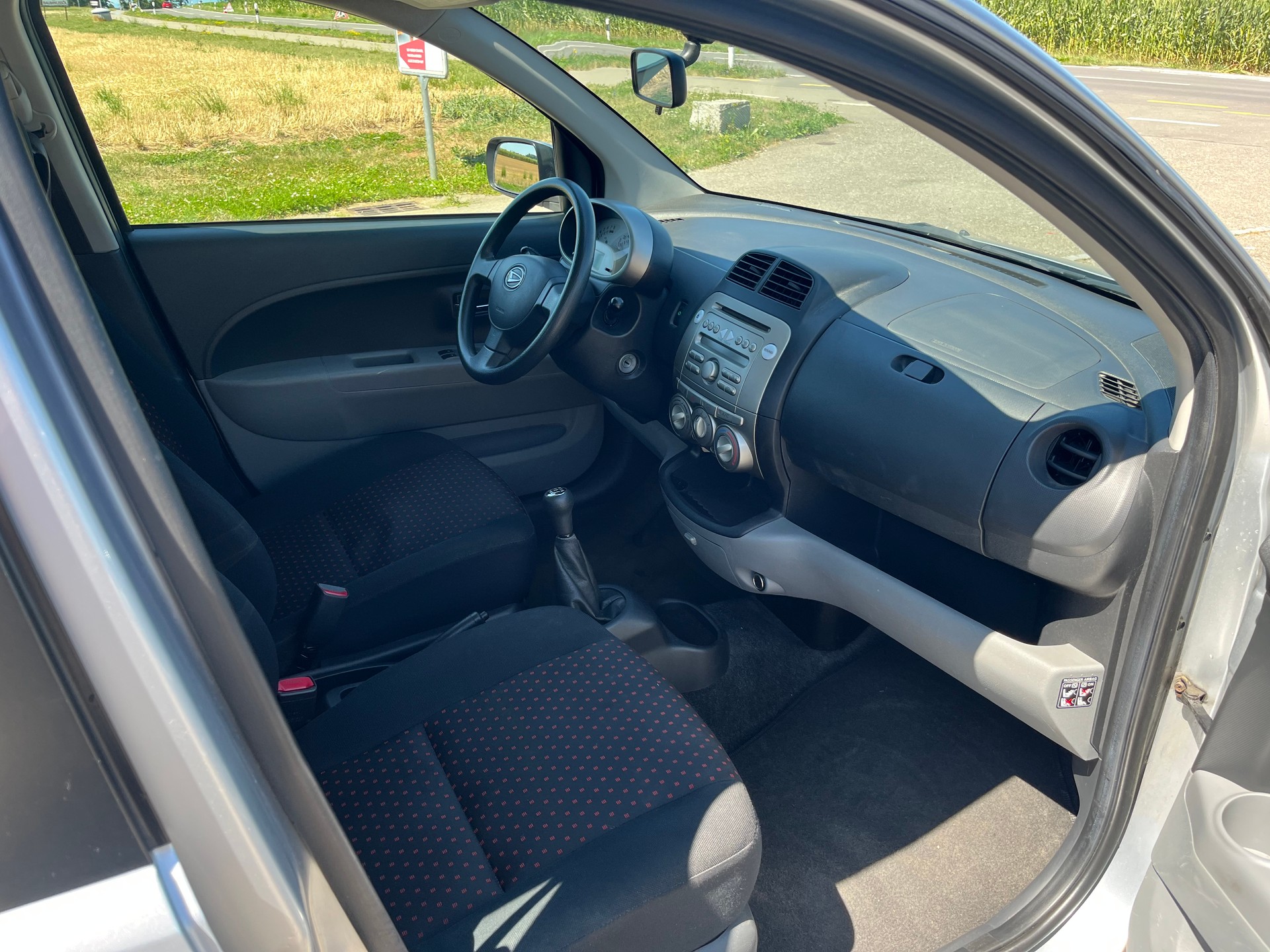 DAIHATSU Sirion 1.3 S Custom 4WD-image-6
