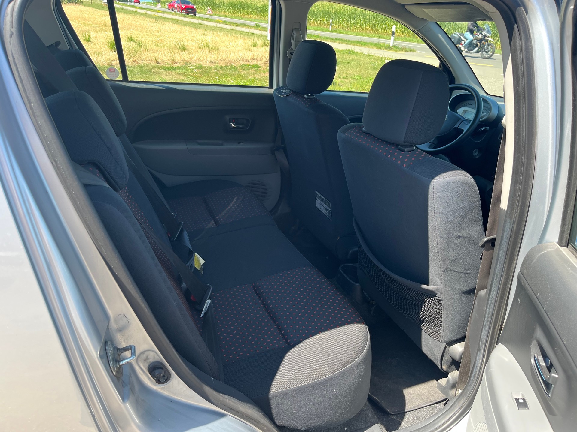 DAIHATSU Sirion 1.3 S Custom 4WD-image-10