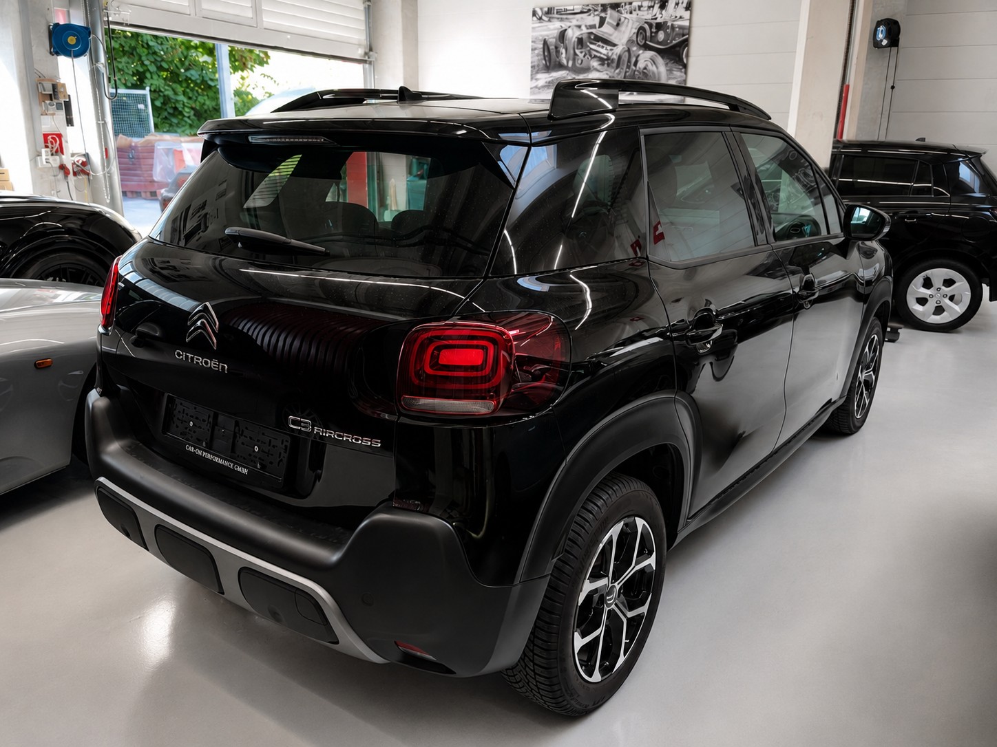 CITROEN C3 Aircross 1.2i PureTech Shine EAT6-image-2