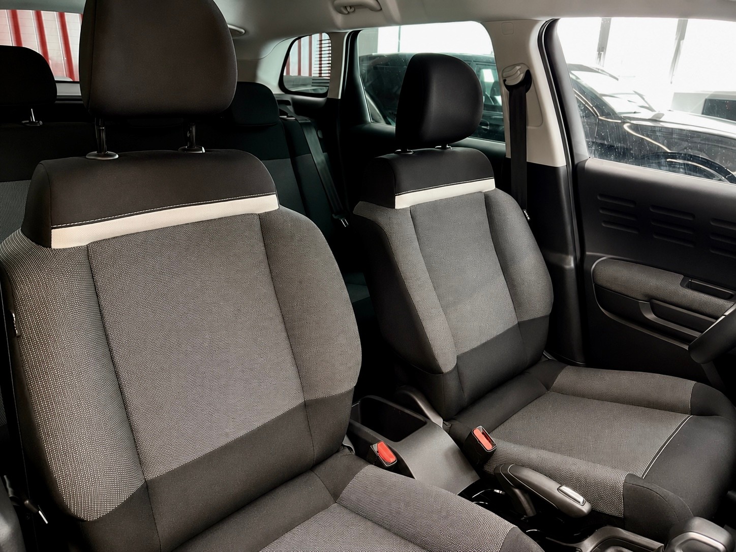 CITROEN C3 Aircross 1.2i PureTech Shine EAT6-image-5