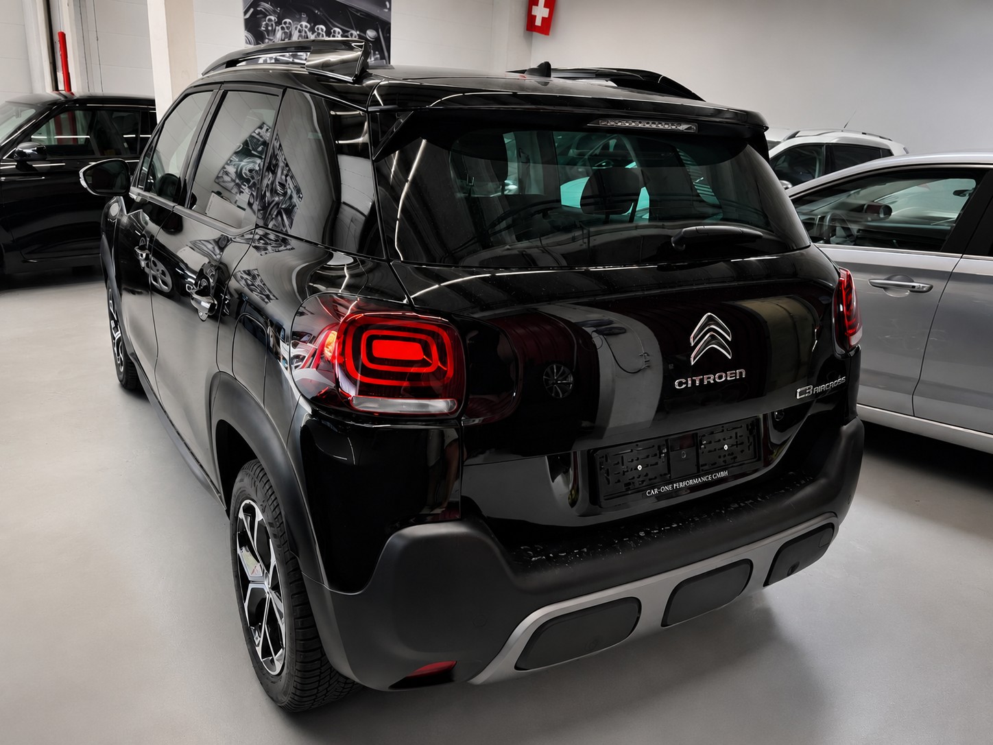 CITROEN C3 Aircross 1.2i PureTech Shine EAT6-image-3