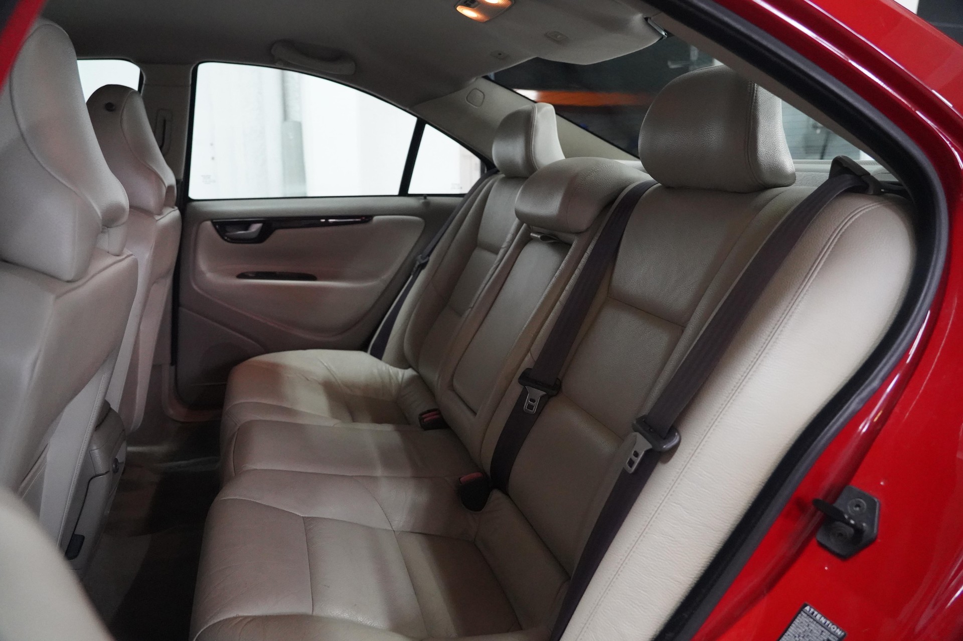VOLVO S60 D5-image-11
