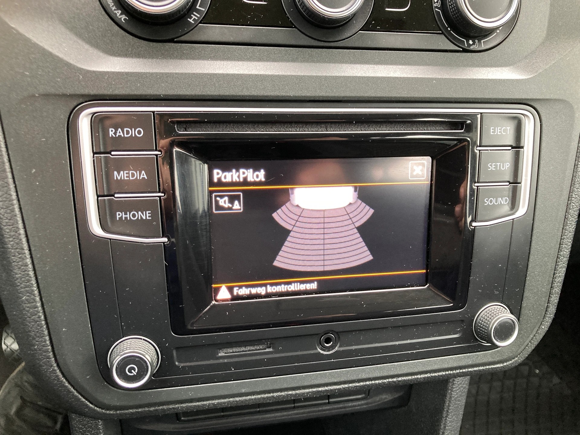 VW Caddy 2.0TDI 4Motion BlueMotion Technology-image-12