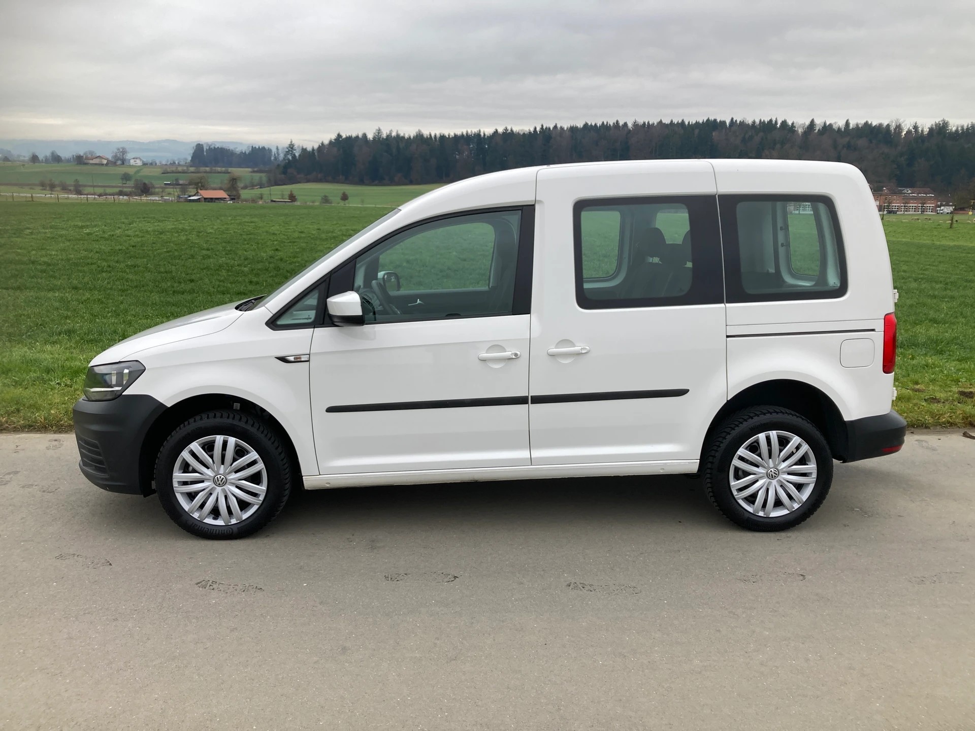 VW Caddy 2.0TDI 4Motion BlueMotion Technology-image-4
