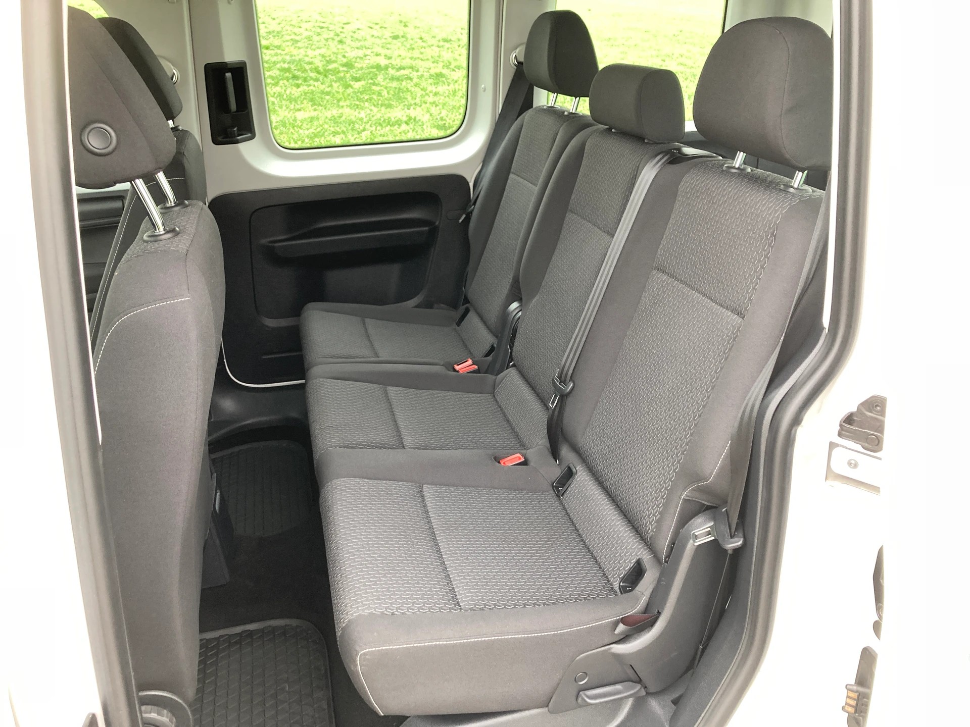 VW Caddy 2.0TDI 4Motion BlueMotion Technology-image-8