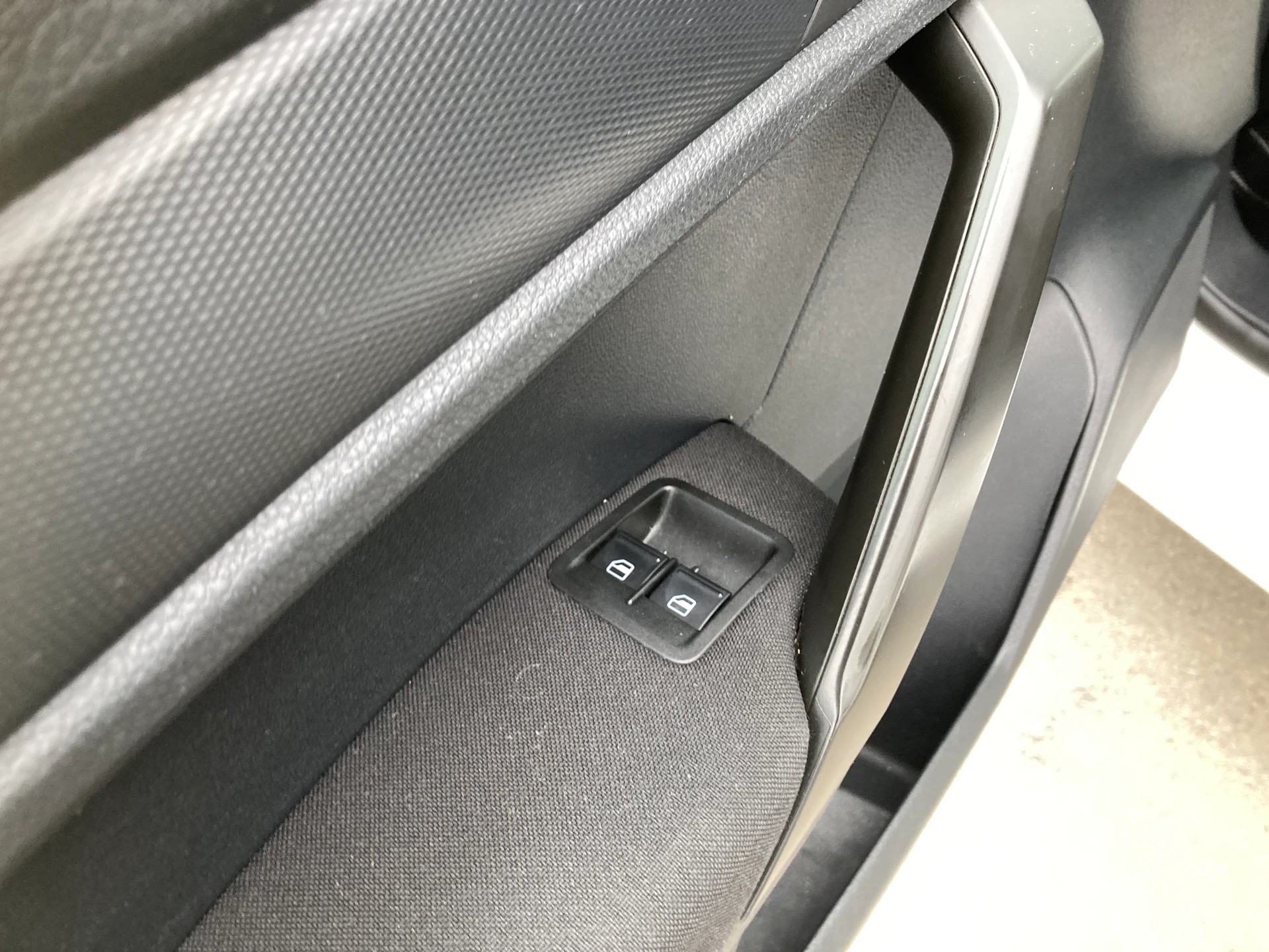 VW Caddy 2.0TDI 4Motion BlueMotion Technology-image-9