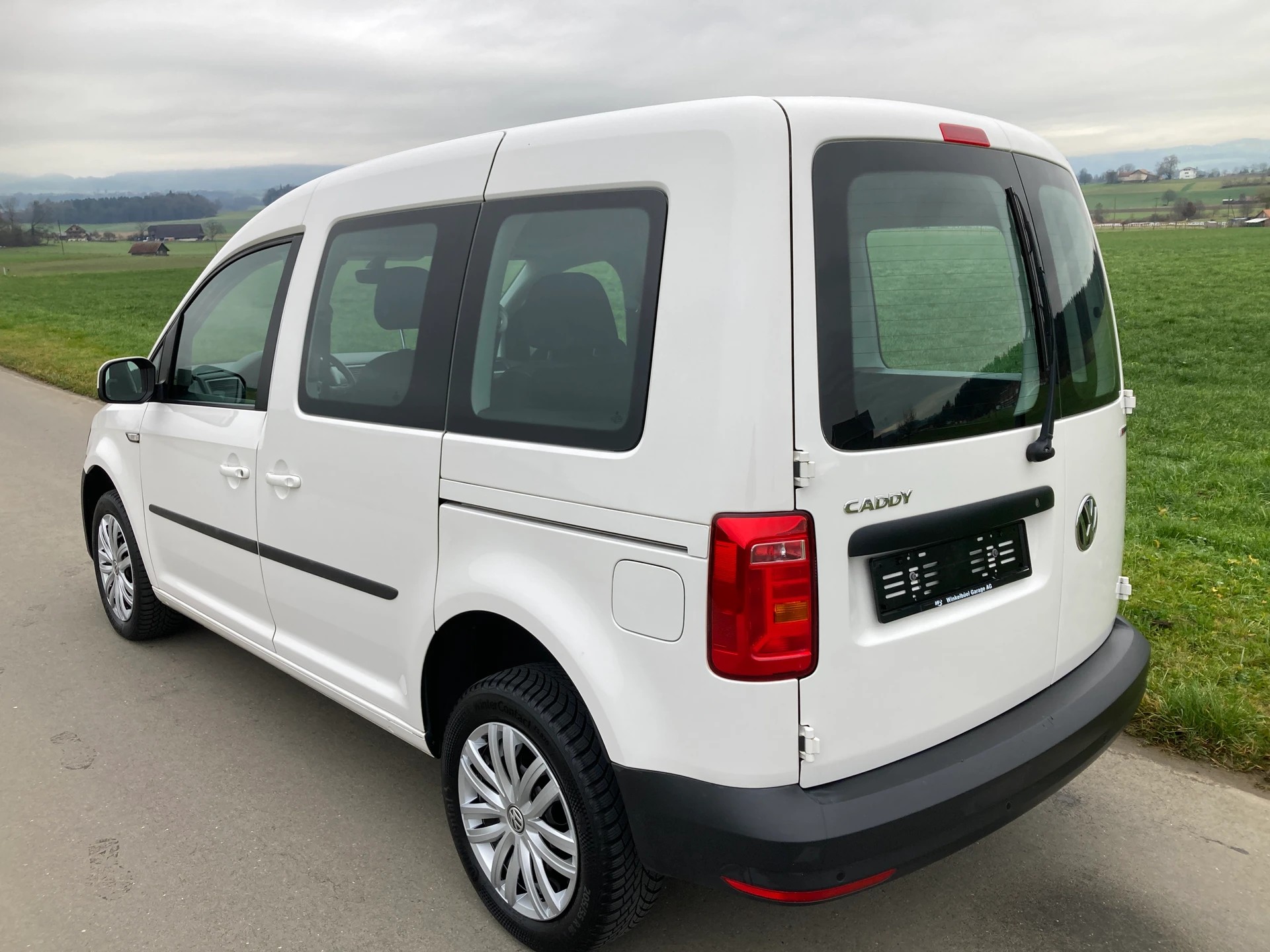 VW Caddy 2.0TDI 4Motion BlueMotion Technology-image-3