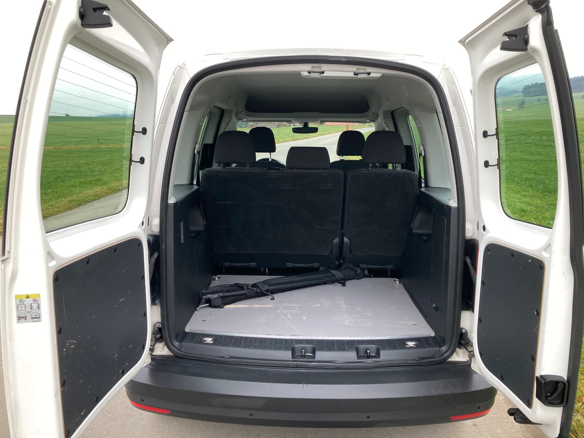 VW Caddy 2.0TDI 4Motion BlueMotion Technology-image-5