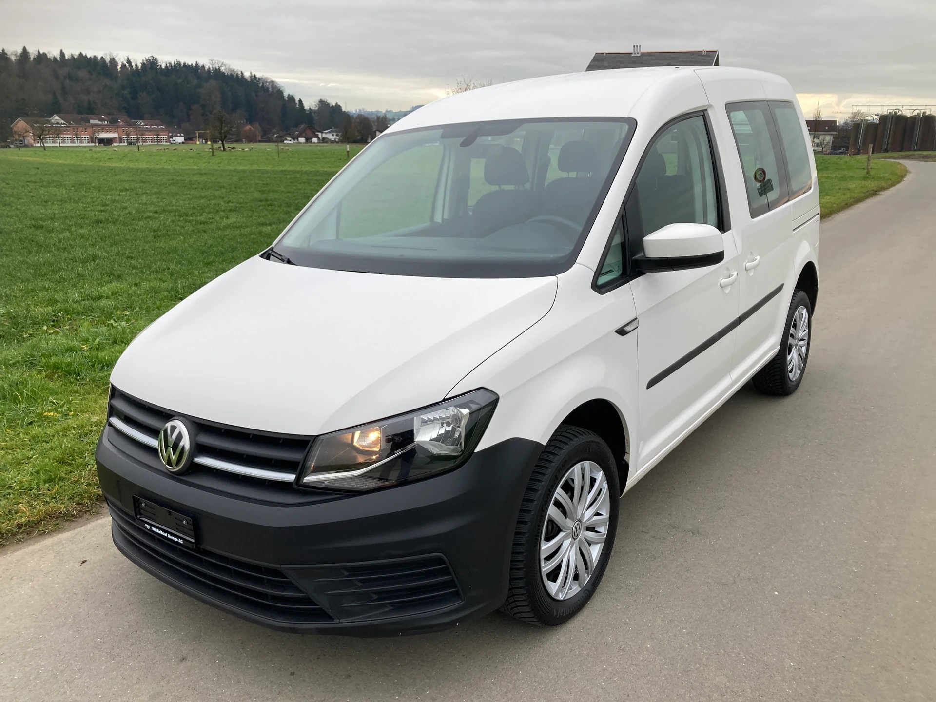 VW Caddy 2.0TDI 4Motion BlueMotion Technology-image-0