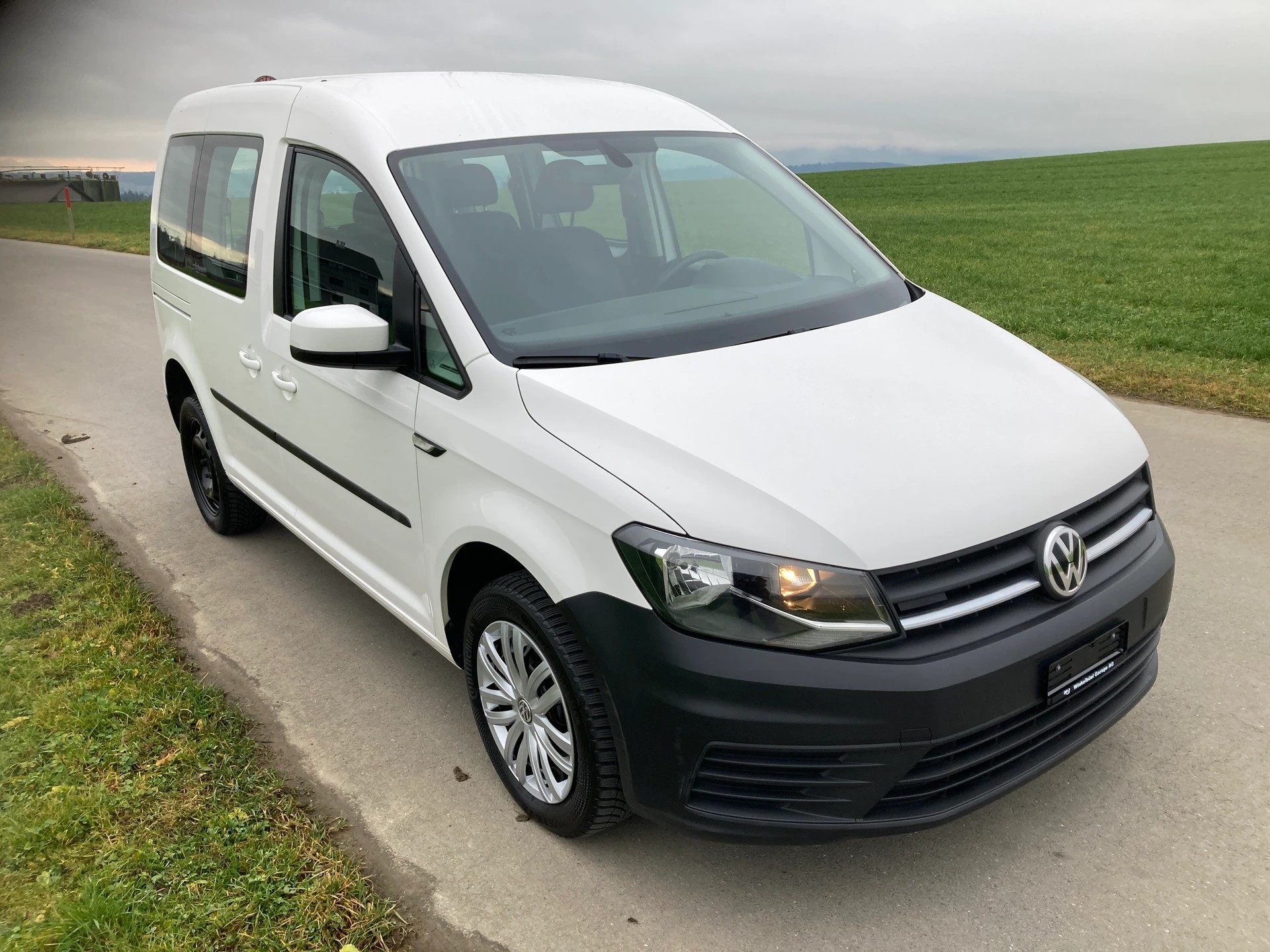 VW Caddy 2.0TDI 4Motion BlueMotion Technology-image-1