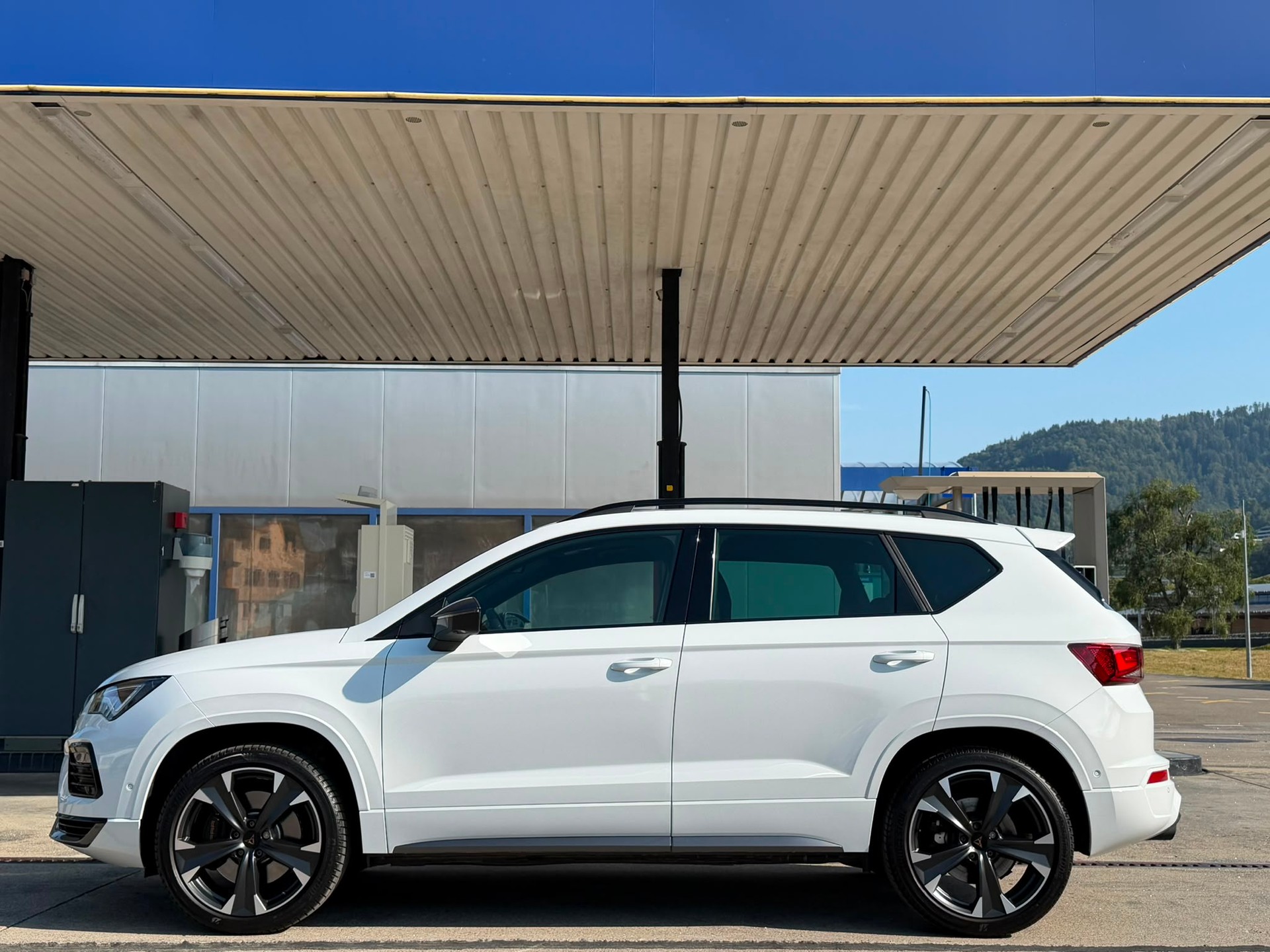 CUPRA Ateca 2.0TSI VZ 4Drive DSG *Top Ausgestattet**Cupra- & Startknopf am Lenkrad**Panorama**Assistenzpaket XL**DCC*-image-3