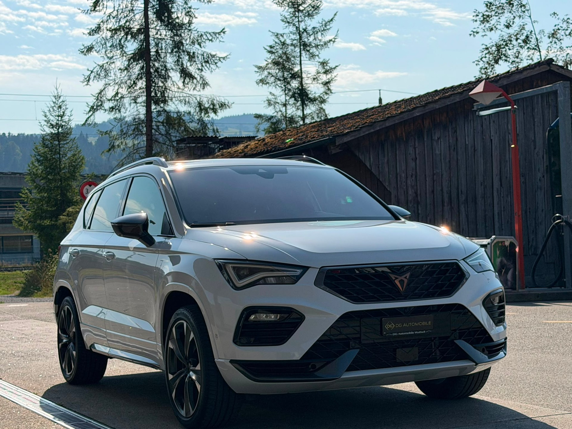 CUPRA Ateca 2.0TSI VZ 4Drive DSG *Top Ausgestattet**Cupra- & Startknopf am Lenkrad**Panorama**Assistenzpaket XL**DCC*-image-2