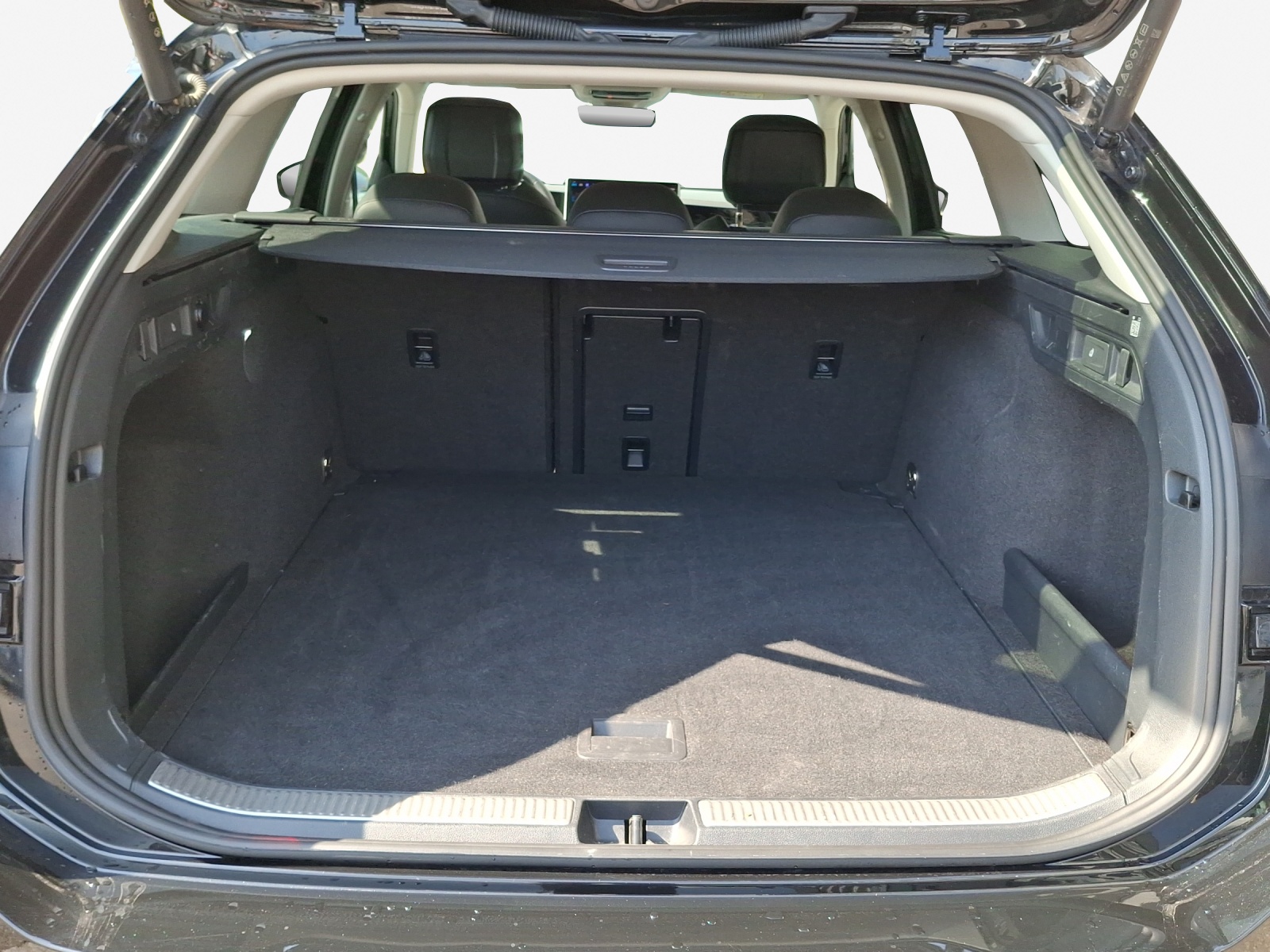 VW Passat Variant 2.0 TDI evo Business 4 Motion DSG-image-12