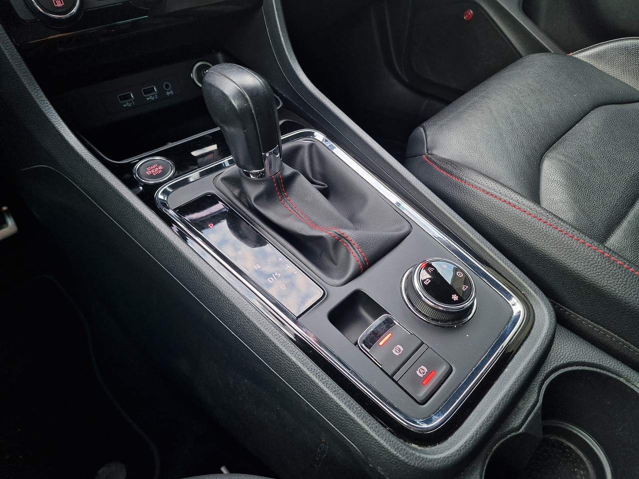 SEAT Ateca 2.0 TSI SWISS FR 4Drive DSG-image-26