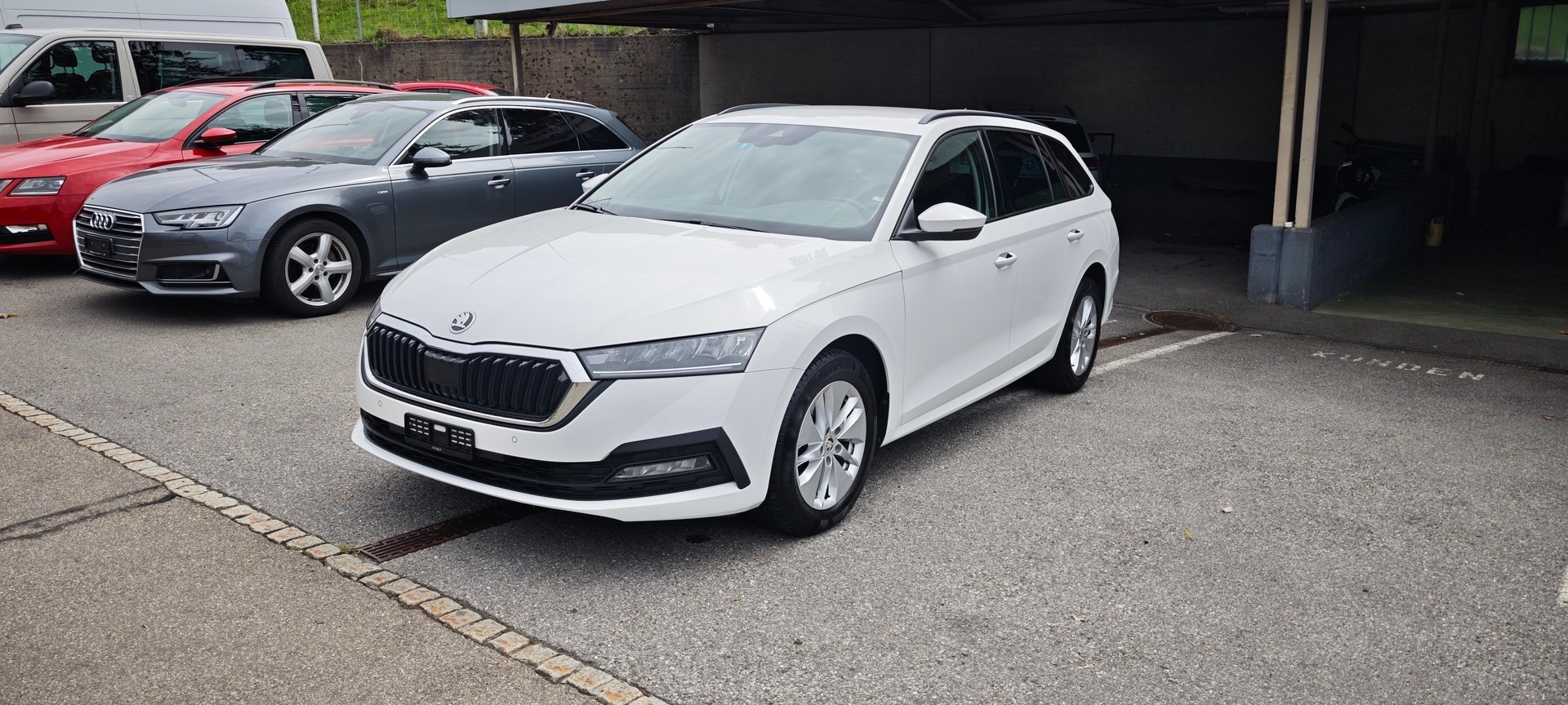 SKODA Octavia Combi 2.0 TDI DSG Style-image-1