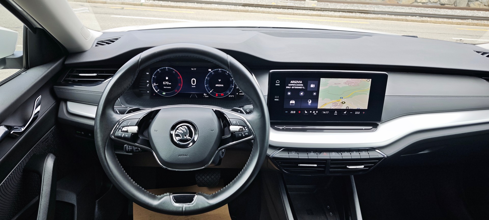 SKODA Octavia Combi 2.0 TDI DSG Style-image-9