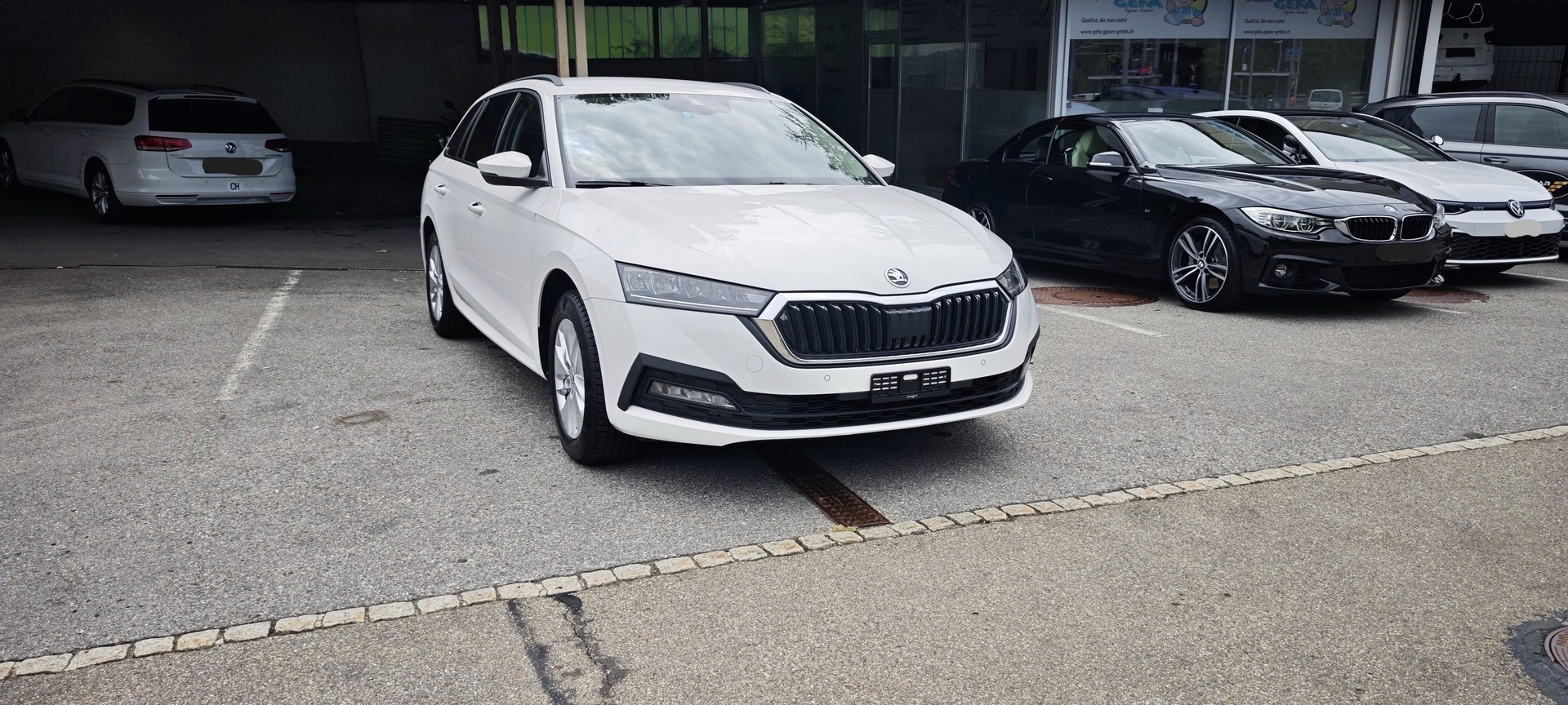 SKODA Octavia Combi 2.0 TDI DSG Style-image-0