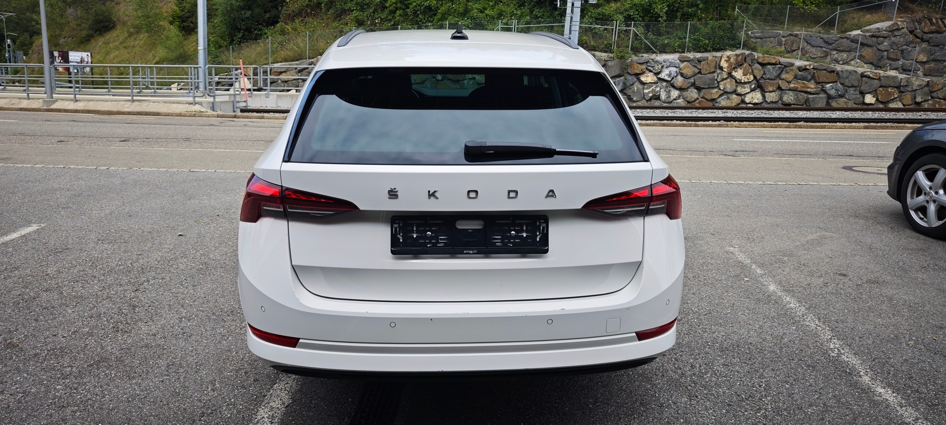 SKODA Octavia Combi 2.0 TDI DSG Style-image-4