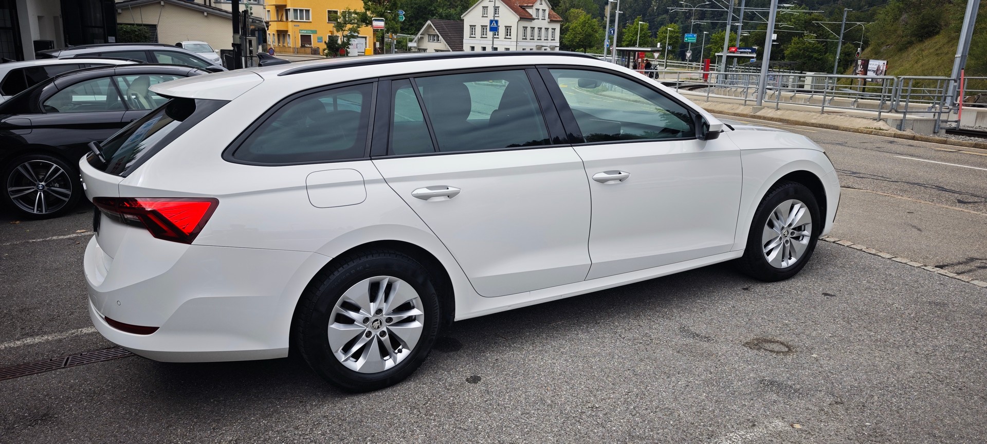 SKODA Octavia Combi 2.0 TDI DSG Style-image-6