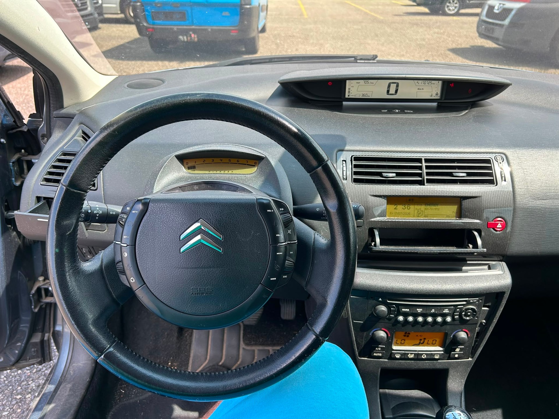 CITROEN C4 Coupé 1.6i 16V VTR-image-10