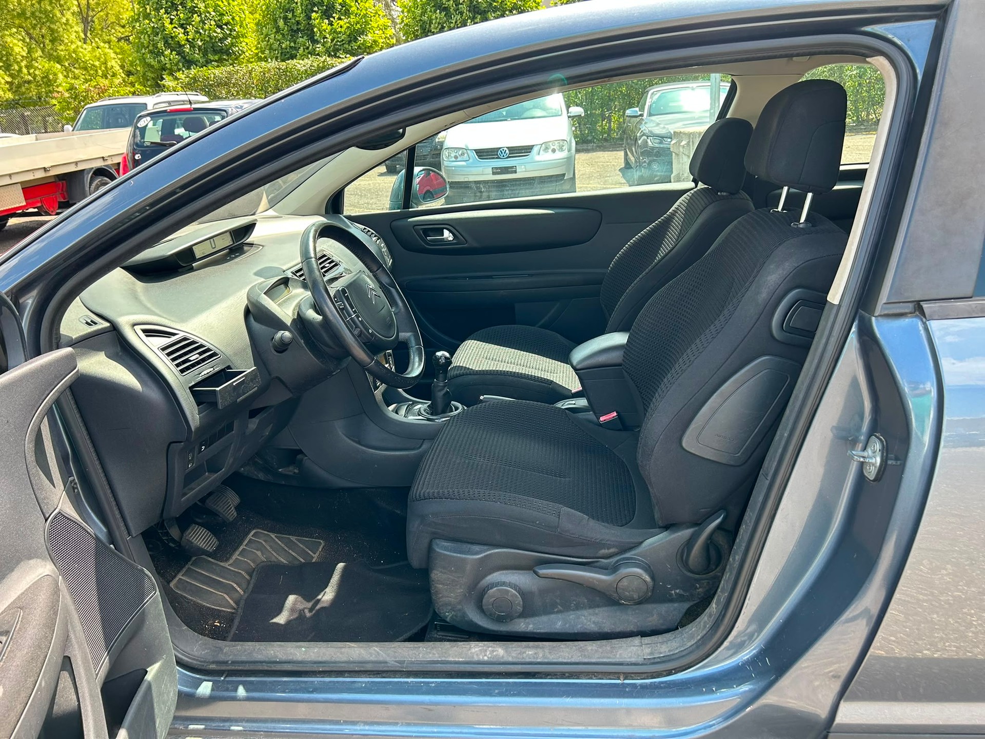 CITROEN C4 Coupé 1.6i 16V VTR-image-8
