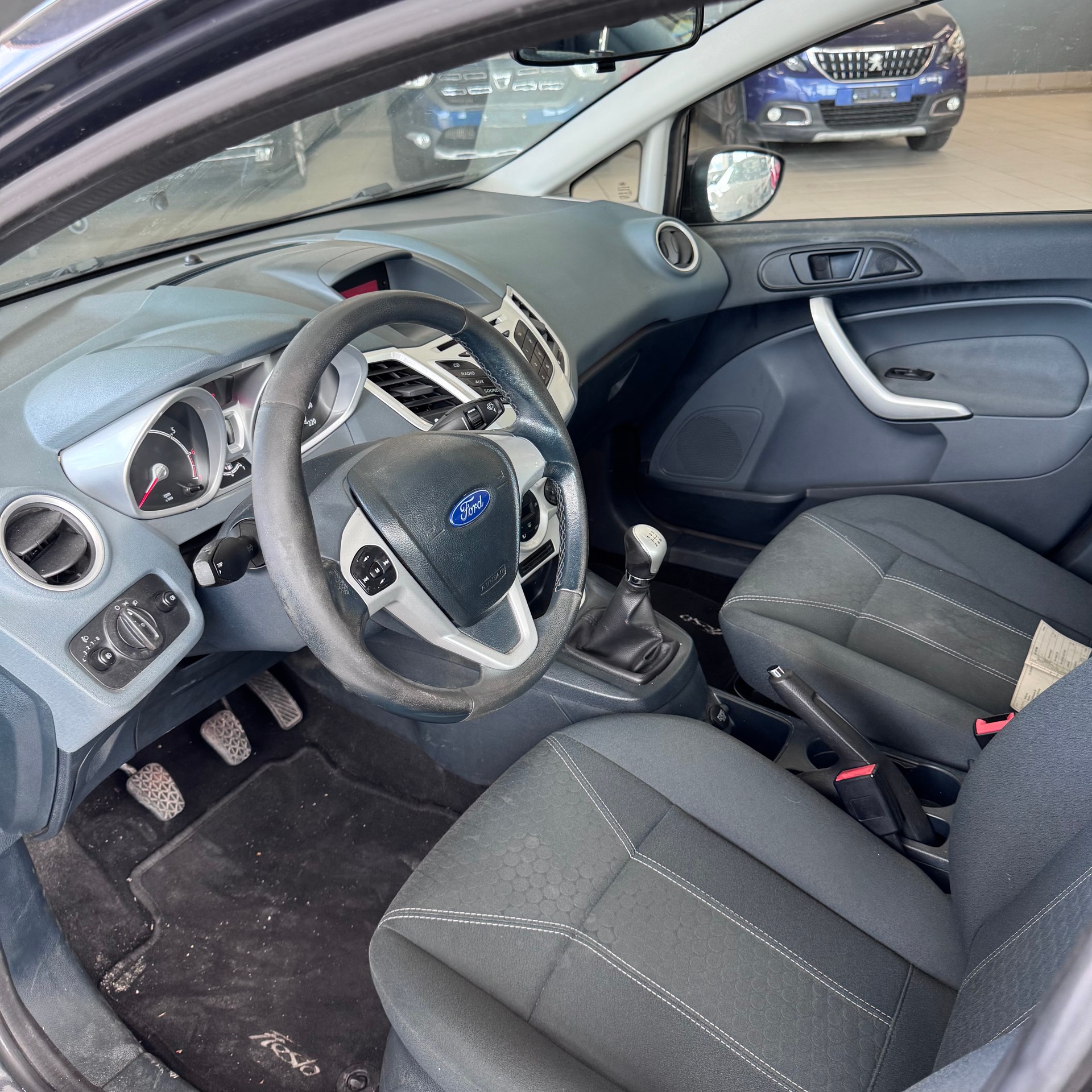 FORD Fiesta 1.25 16V Titanium-image-8