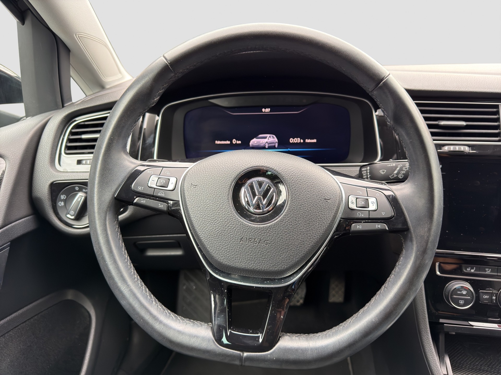 VW Golf 2.0 TDI Highline Swiss Line Limited 4M DSG-image-15
