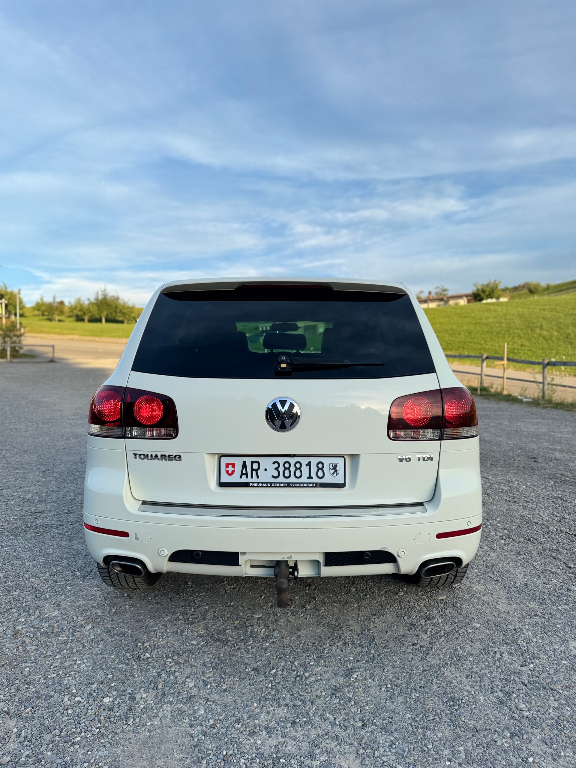 VW TOUAREG R-LINE 3.0 TDI AHK3500KG-image-2