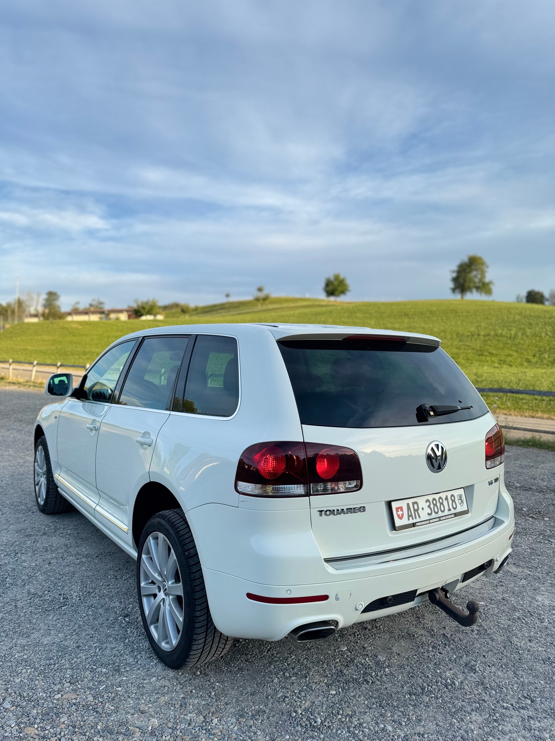 VW TOUAREG R-LINE 3.0 TDI AHK3500KG-image-1