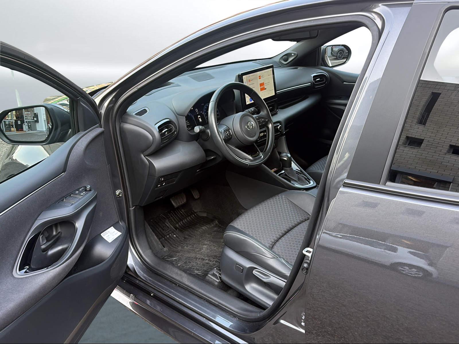 TOYOTA Yaris 1.5 VVT-i HSD Premium-image-4
